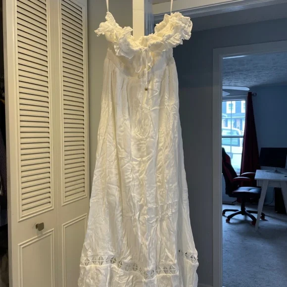 5 Assorted XS and S white dresses from Hello Molly